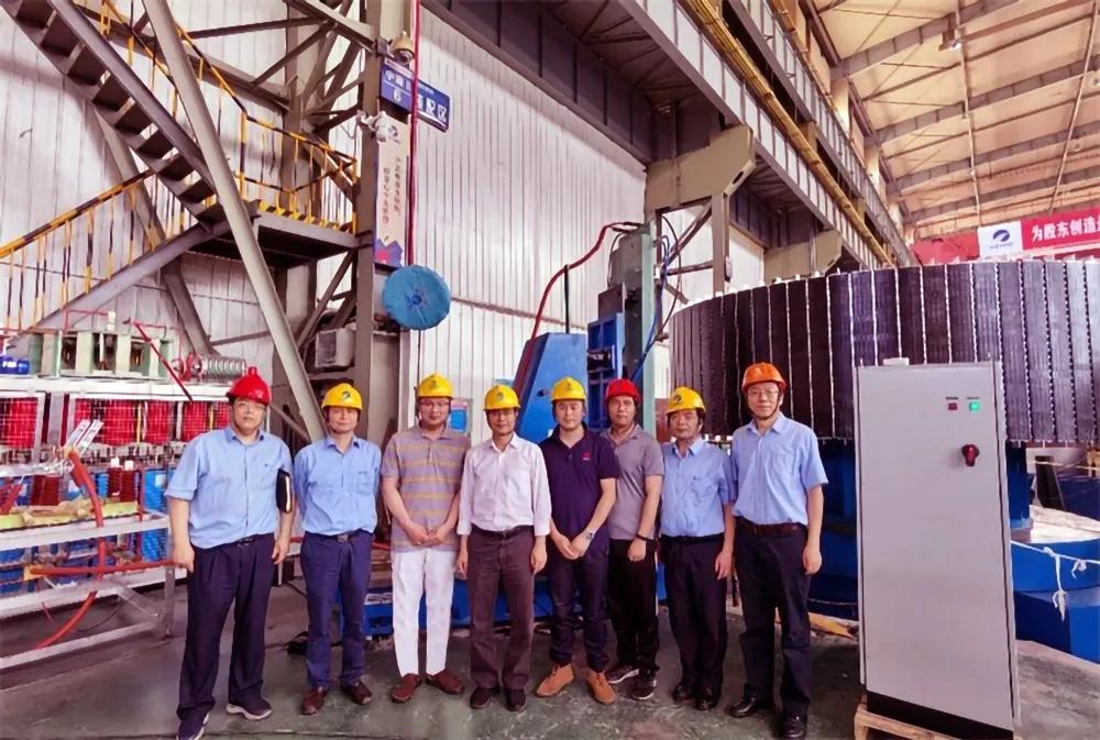 ayx·爱游戏股份与华中科技大学联合研制的国内首台（套）大型永磁电机整体充磁设备研制成功.jpg