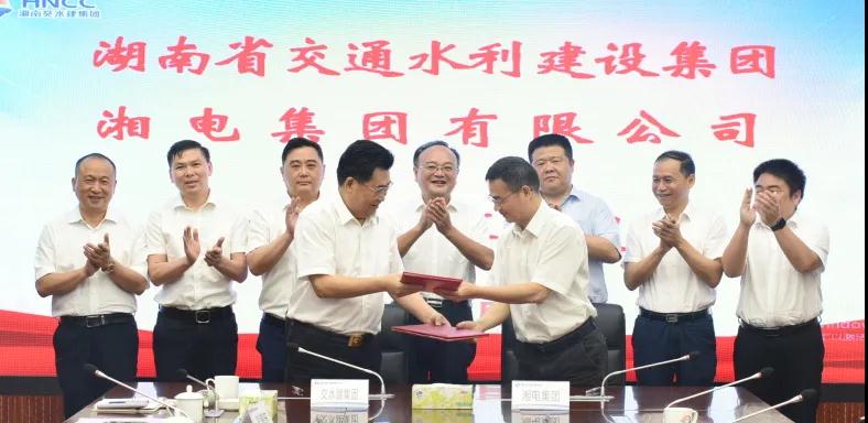 ayx·爱游戏集团与交水建集团签署战略合作协议.jpg